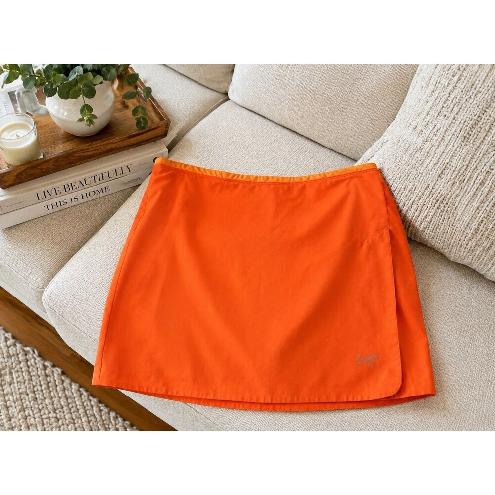 Arc’teryx Lyra Orange Lined Pockets Golf Performance Wicking Skirt Skort Size 8